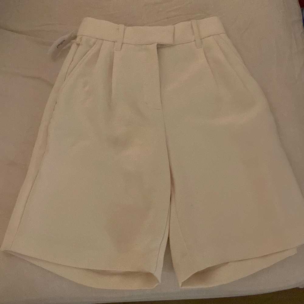 Aritzia effortless short pants
